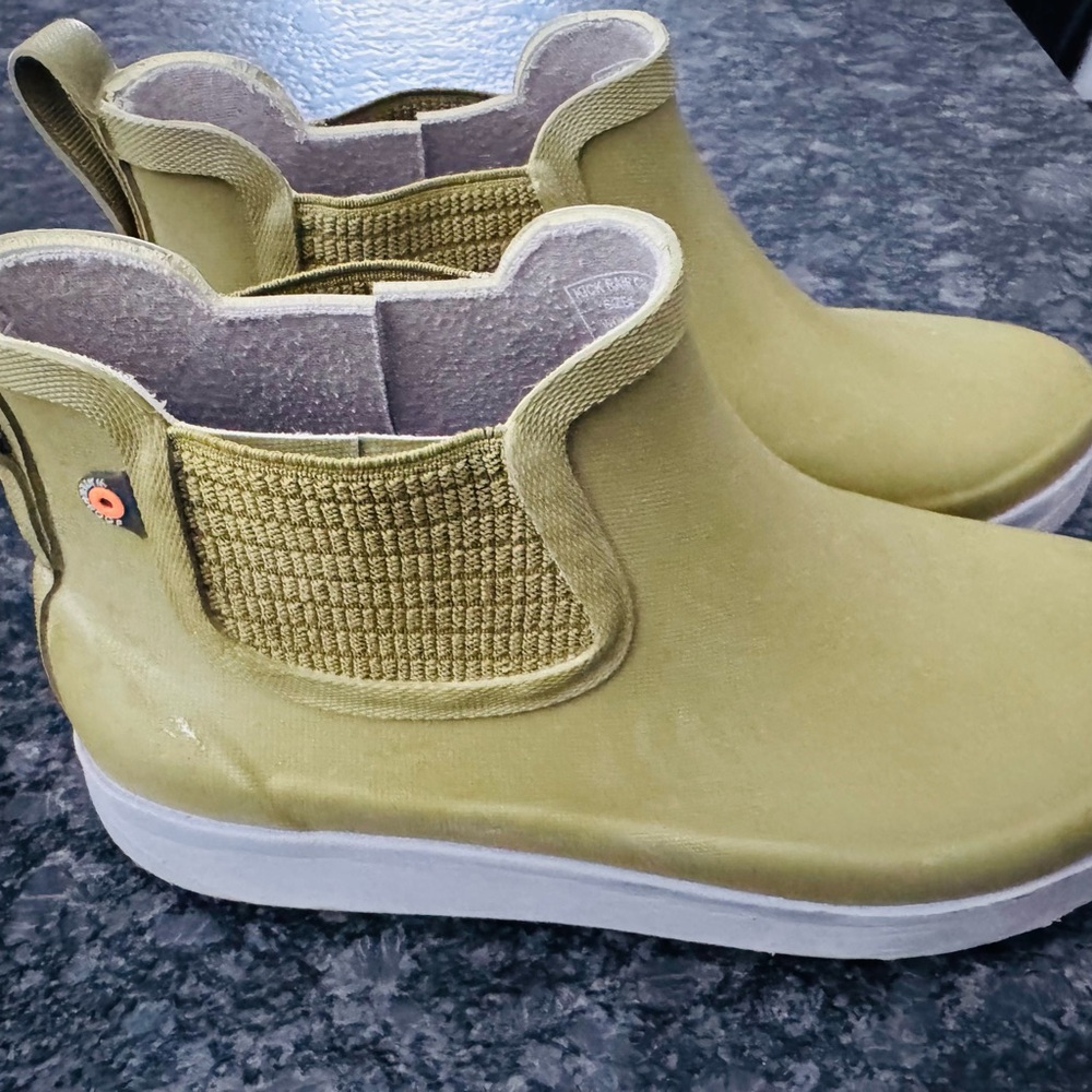 BOGS Green Chelsea Ankle Rain Boots